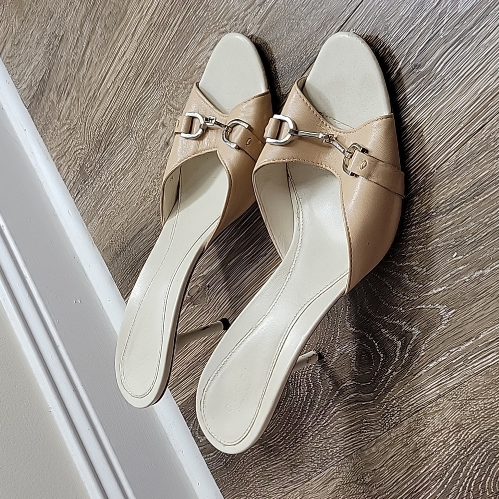 Gucci 38 US 8.5 Horse Bit Leather Kitten Heel Tan 3" Heel Backless Made in Italy